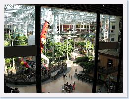 June - MN Vacation - Mall - (2) * 3648 x 2736 * (6.0MB)